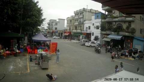  意外事件|12岁女童牵狗被挣脱 狗绳绊倒88岁老人致其死亡 当地通报：系意外事件