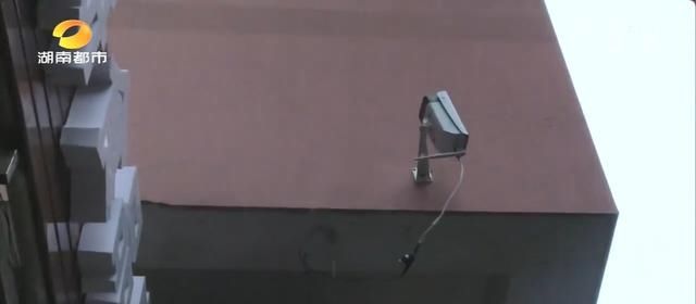  取证|第五次！监控抓拍取证，长沙湘许大厦再现高空抛物，疑似独居老人“闹脾气”？