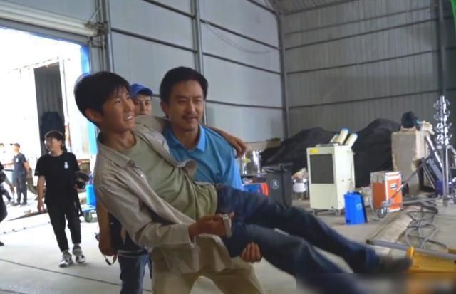  称为|有一种称为王源、邓超的砝码来测量他的体重