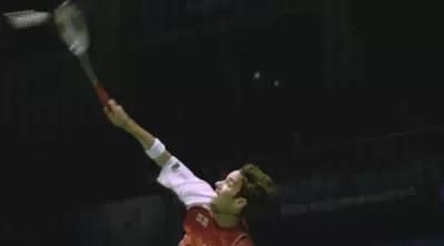  方向|羽毛球杀球时手腕绝不能下压，等你明白了，你的杀球就彻底解放了