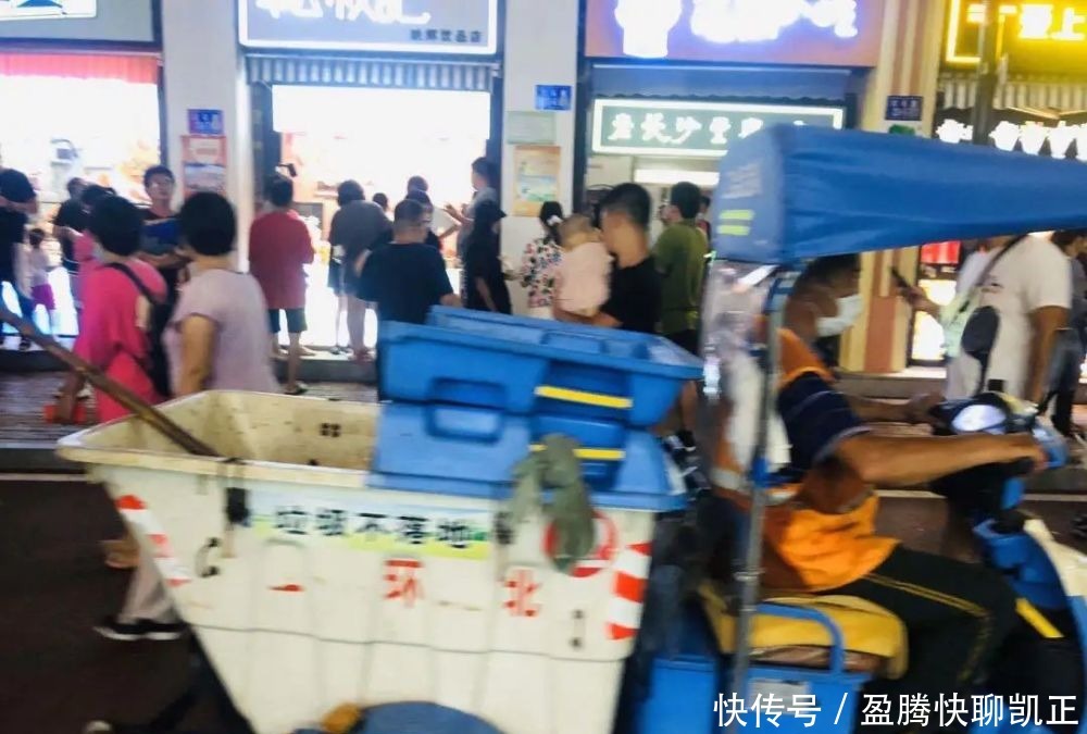  步行街|北戴河这条超火步行街，晚上十点仍热闹非凡！