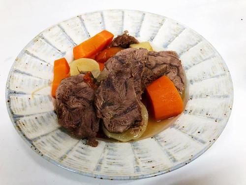  切了才炖|炖牛腱子肉用对料才入味，肉质紧嫩不干不柴，老人30多年的经验