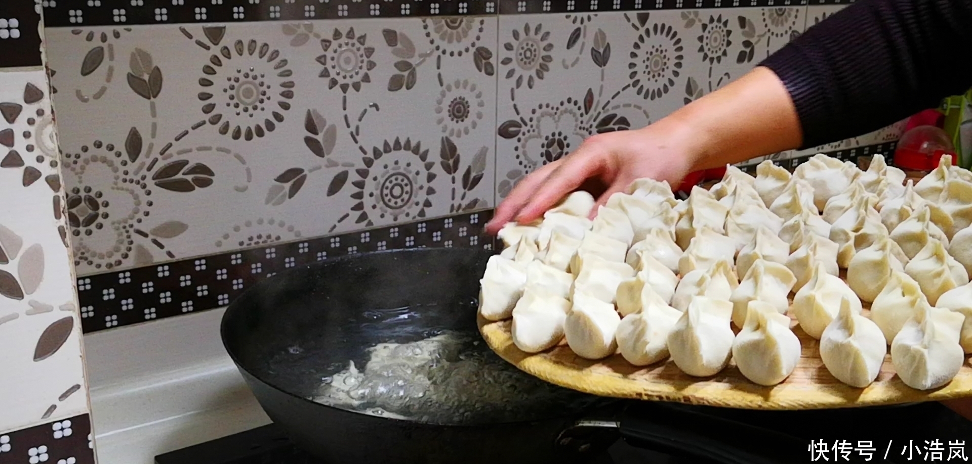  包好|饺子包好后，直接放冰箱就“废了”，教你一招，饺子不粘连不开裂