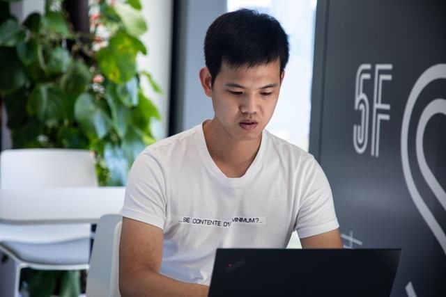  客服|90后男客服在淘宝上卖豪宅，一年卖出上百亿堪称金牌“中介”