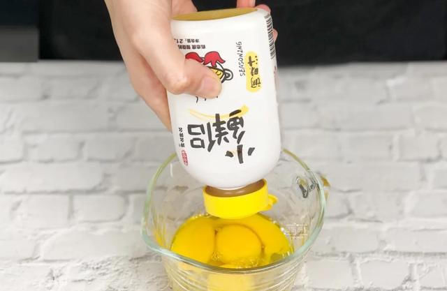  适量|早餐鸡蛋这样吃最美味，不加一滴水，两面煎一煎，简单三步就搞定