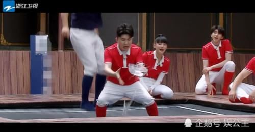  唐婉如|《奔跑吧8》张大大被蔡徐坤折磨成唐婉如！baby这身显腿短！