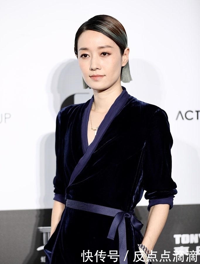 连体|马伊琍终于换发型,挑染短发配丝绒连体裤美得高级,44岁活出自我