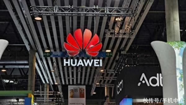 华为可能会在2024年3月前推出三折手机 领先于三星