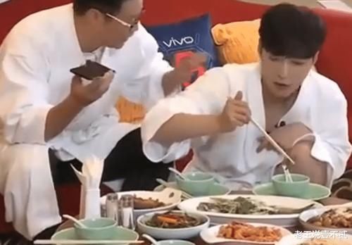  握筷子|明星拿筷子太奇葩！忍了鹿晗，再忍了杨幂，看到张艺兴真的忍不了