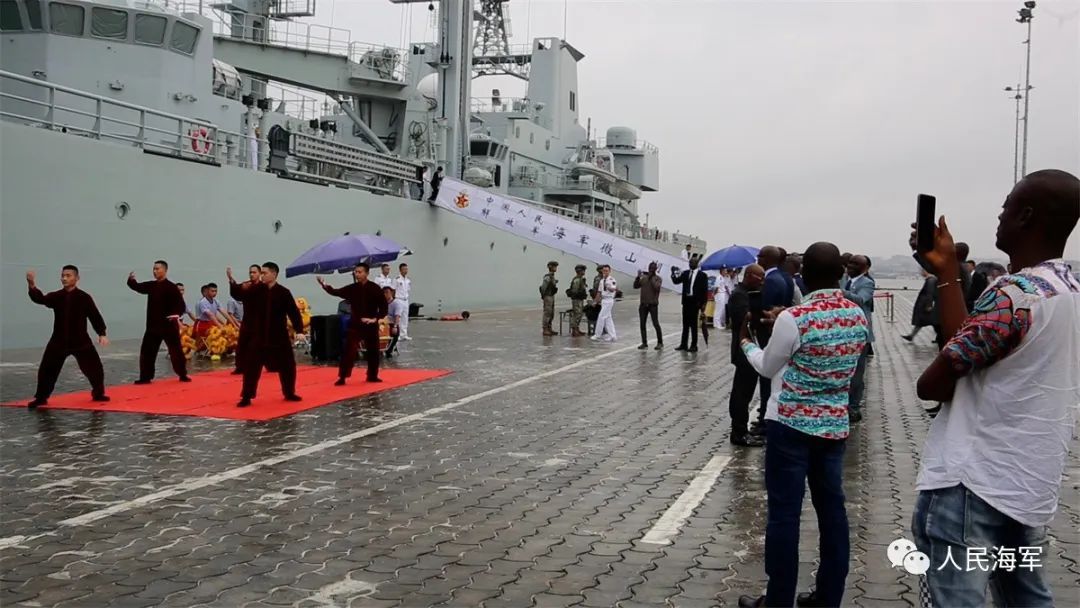 西非港口三亚舰上，中国海军老兵一席话让人泪奔