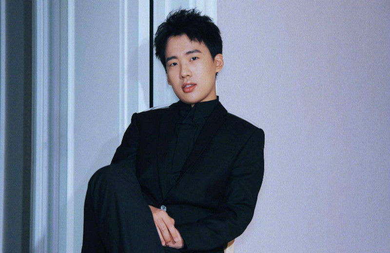 辛苦|《奔跑吧》黑衣人惨遭滑铁卢,憋笑太辛苦,郭麒麟不愧是幽默担当