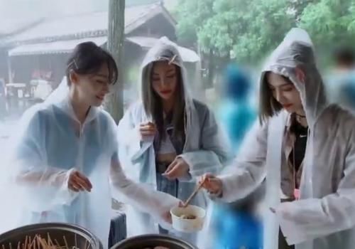 方式|许佳琪请郑爽吃东西,俩人的方式却大不相同,女团和偶像的区别