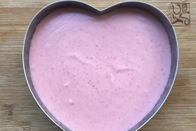 操作|法式甜点草莓慕斯,颜值高口味赞,操作非常简单,跟我一起做起来