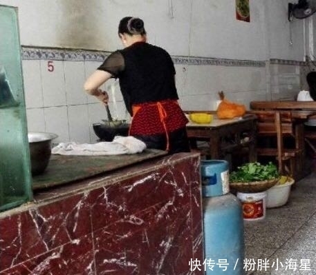 奇闻趣事|男子去一家奇怪的面馆吃面,大碗只要1元钱,付钱时,感觉尴尬