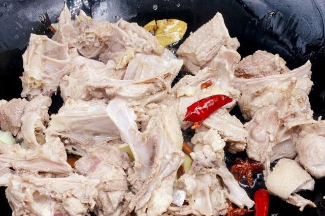 家常|为了在夜市有一席之地,我学会的第154道家常菜——家常鹅肉