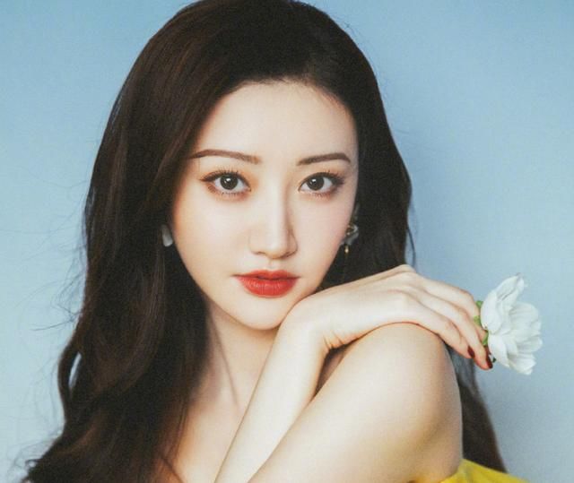  司藤|景甜《司藤》未播先火，男主大家都认识，光看CP海报就急不可耐