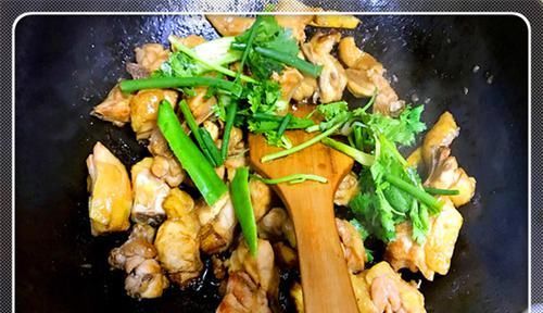 香辣|香喷喷的香辣农村小炒鸡已经袭来,你还在等什么?抄起自己的小勺勺做自己的美食家吧!