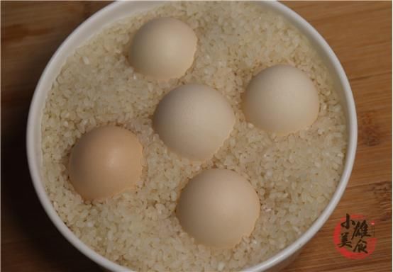  冰箱|保存鸡蛋我家从不放冰箱，教你1个小技巧，久放也不会坏，很实用