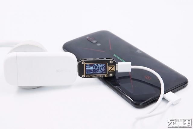  功率为8|小饼干能给什么设备用？OPPO 50W 超闪饼干充电器兼容性评测