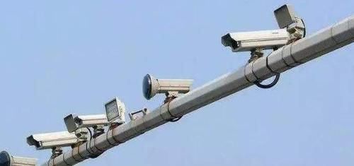  违章|路过摄像头的时候被闪了一下是啥意思？违章了吗？