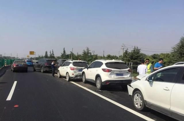  车主|开车经过摄像头时为啥它总是一闪一闪？老司机：早知道就不再慌张