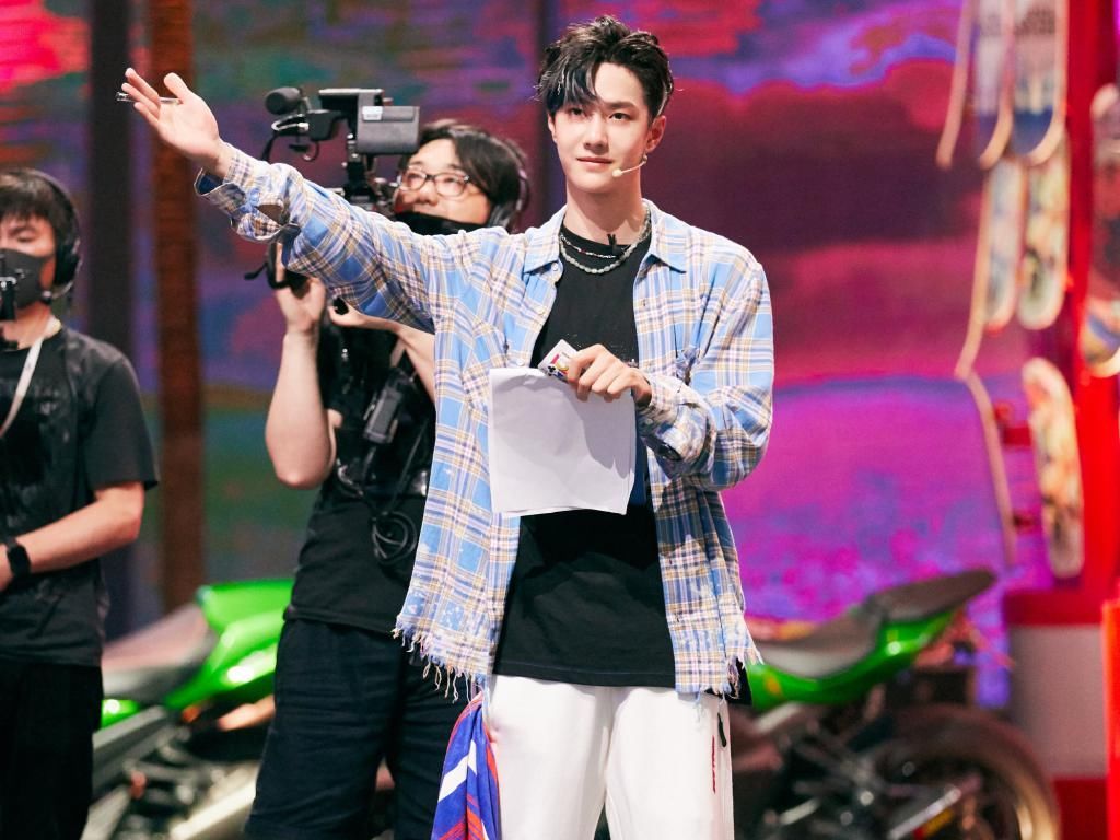 大神|王一博《街舞》遇大神,全场最活跃队长,网友:蓝忘机是他演的?