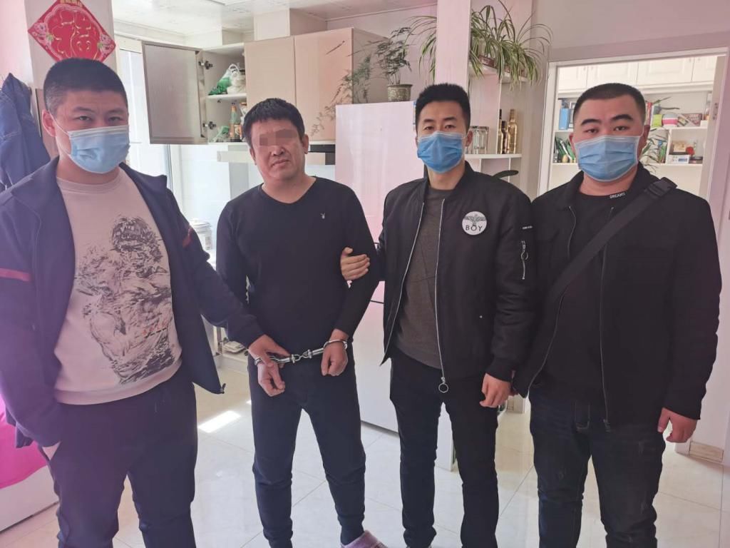  抚松县|“漂白身份”逃亡24年，照片里胡子中的一个痣将他暴露……