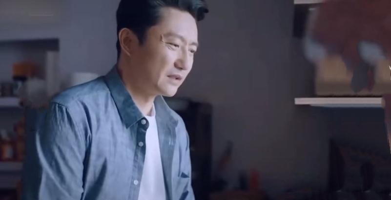  这段|《以家人之名》凌霄回家李尖尖熊抱这段太甜了，男友力爆棚，期待