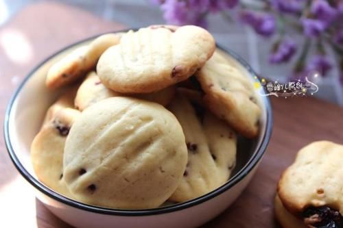  面粉|1个鸡蛋1碗面粉，简单3步就做出的小点心，酥的掉渣，1分钟学会