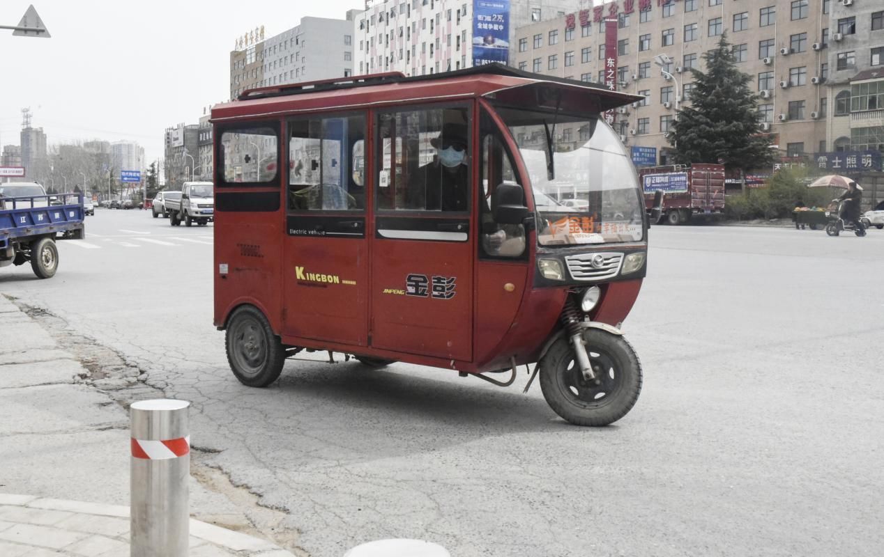  容貌|男子火中勇救2人曾获荣誉无数，帅气容貌被毁不敢见人