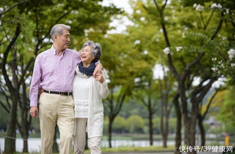 散步对血管有什么好处(散步对血管有好处吗？建议：60岁后别和步数较劲，这个范围就挺好)