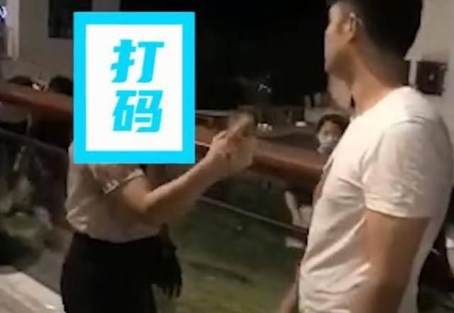  感觉|女子与陌生男子逛街，却撞见正牌老公，其老公感觉有点绿怒上心头