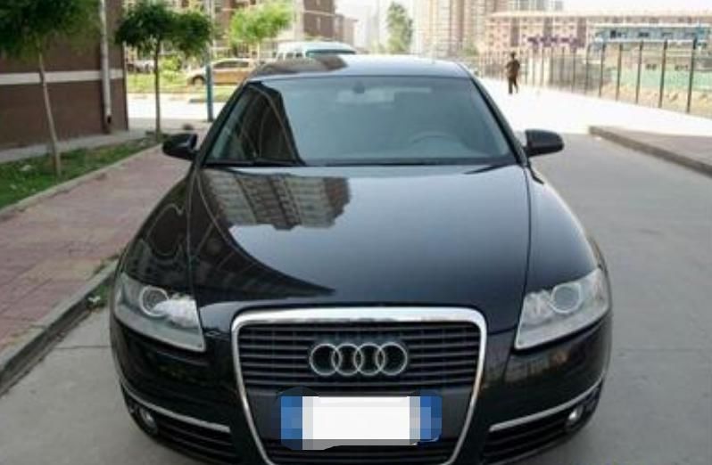 车主|亲戚借奥迪半天撞报废,车主索赔被回怼:你那么有钱,再买一辆