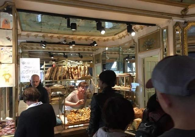 曹德旺|面包店为什么要丢面包?店主有苦难言,曹德旺说出了真相