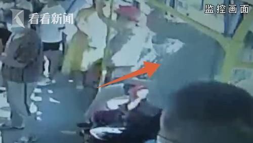 公交司机王|男子公交车上偷钱跳窗逃跑,司机跳窗追赶将其制服