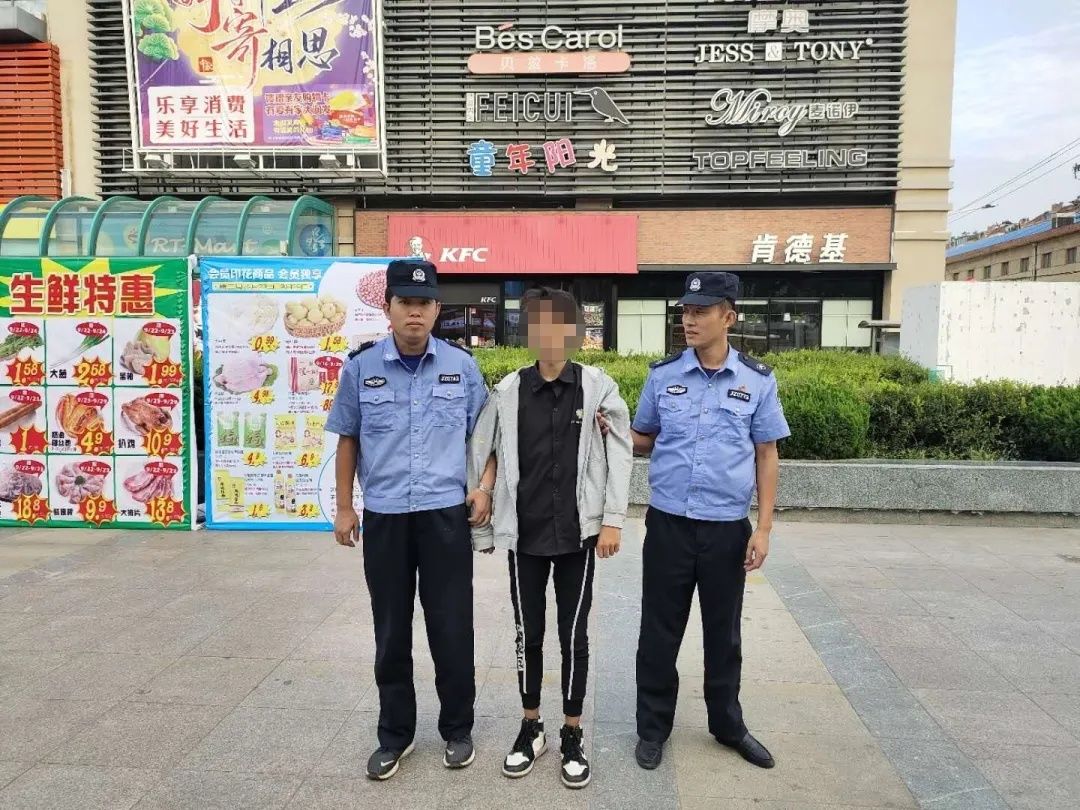 深夜|深夜网吧偷手机,却不知监控拍下了一切