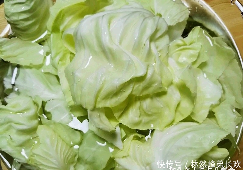 选择|清淡爽口的“手撕包菜”简单超下饭，减肥餐的最佳选择