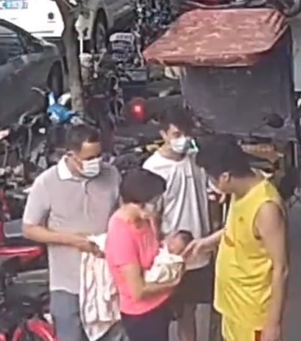  回望|男子在女儿出生第二天自首，临别摸头回望不舍，想告诉女儿爸爸是个愿意担责的人