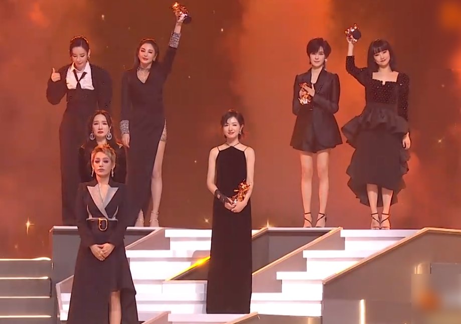  令人|《浪姐》孟佳逆袭成功出道，却哭成泪人，得知原因令人心酸