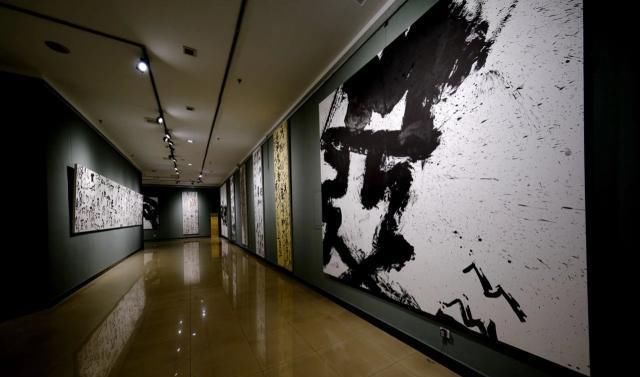  沉寂|沉寂半年，曾翔又办“书法展”，这次比“吼书”更另类