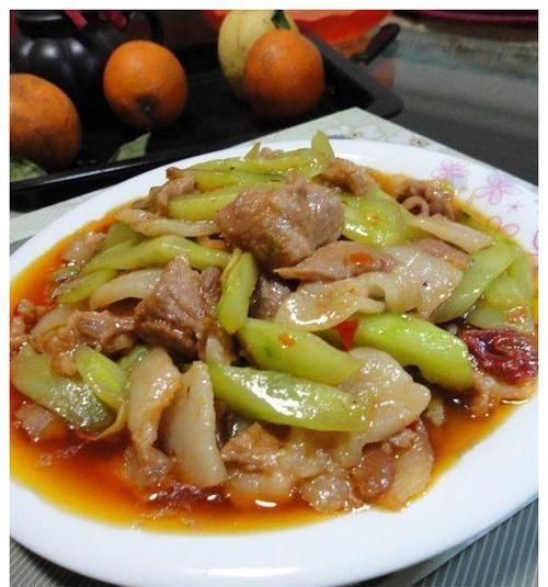  家常菜|家常菜有几道开胃菜，肉和蔬菜搭配，味道鲜美，饭菜很受欢迎