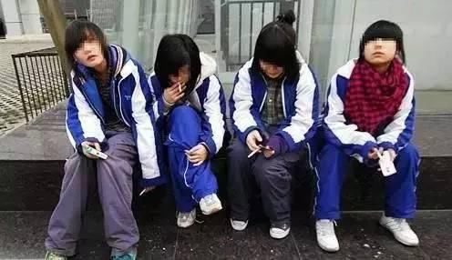 一世|30多名女学生为争“一姐”街头约架斗殴：少年，一时放纵，一世全毁