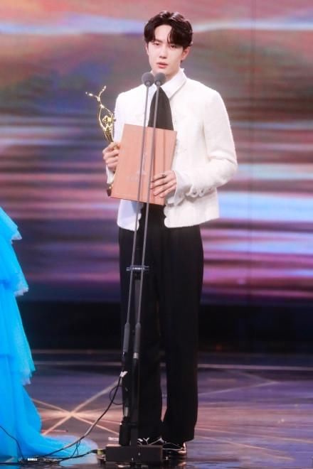  演员|金鹰奖观众喜爱演员出炉：王一博热度十足，赵丽颖实至名归，宋茜凭表情出圈