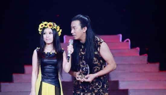  凤凰|星光大道冠军，实力不输凤凰传奇，李咏帮求婚，安与骑兵现状有些惨