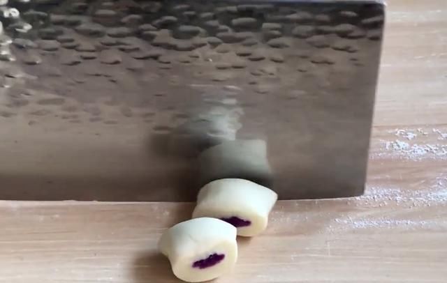  奶香|孩子爱吃的奶香紫薯小馒头，甜香绵软，简单营养，老少皆宜的美食