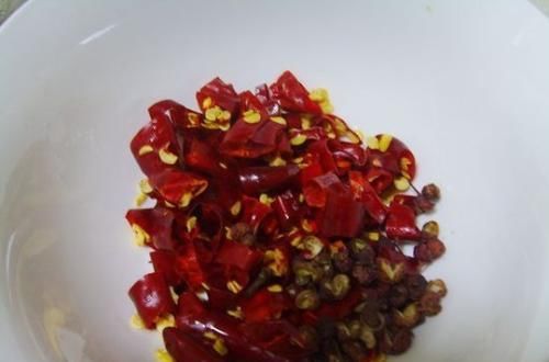  豆腐皮|炒豆腐皮时，直接下锅是错误的，学会这招，豆皮贼入味，吃比肉香