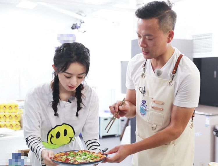 不少观众|《中餐厅4》的两位女嘉宾,赵丽颖责任心强,李浩菲既细心又暖心