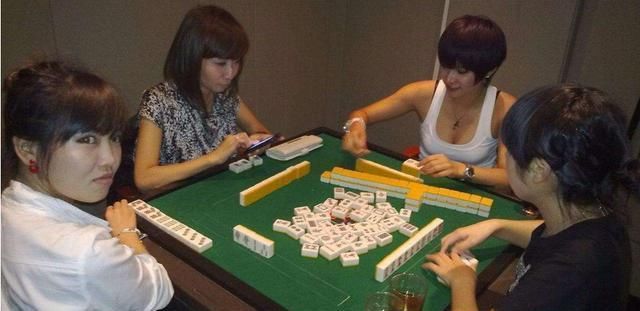 女子|天天打麻将，不带娃不煮饭的农村女子，多数换身份成为“少奶奶”