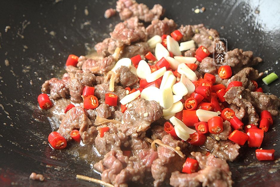  大厨|《中餐厅》赵丽颖亲自做小炒黄牛肉，获林大厨点赞，你学会了吗？