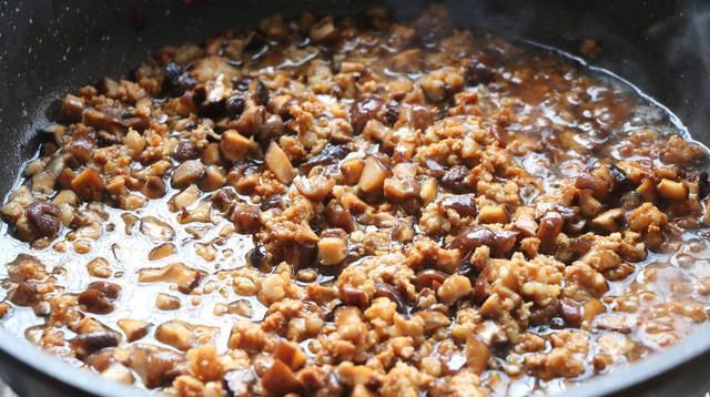  开胃|夏天最爱的手擀面，搭配一碗酱汁，开胃又解馋，吃了2碗不过瘾！